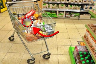 Prodavačka ostře a bez okolků veřejně přiznala, co nejhoršího až odporného Češi v obchodech dělají - je to k pláči!